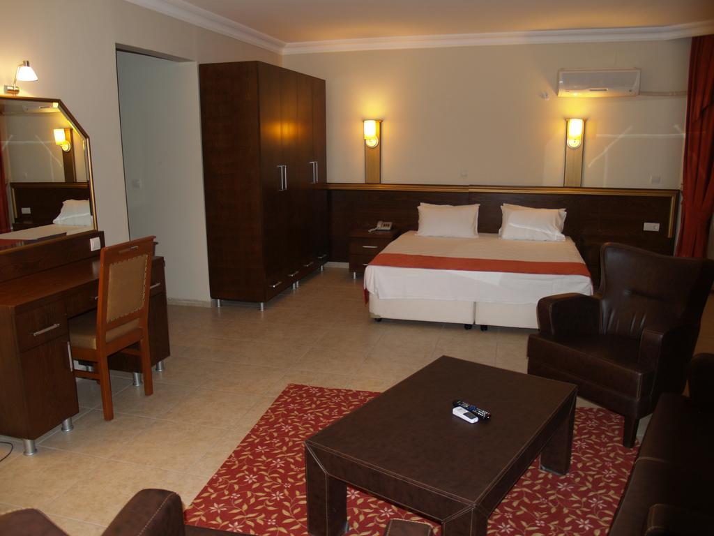 Gumus Hotel Arsuz Exterior photo
